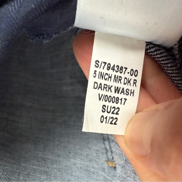 GAP Women’s 5” Short Mid Rise Dark Denim Short 30 10R - Picture 6 of 7